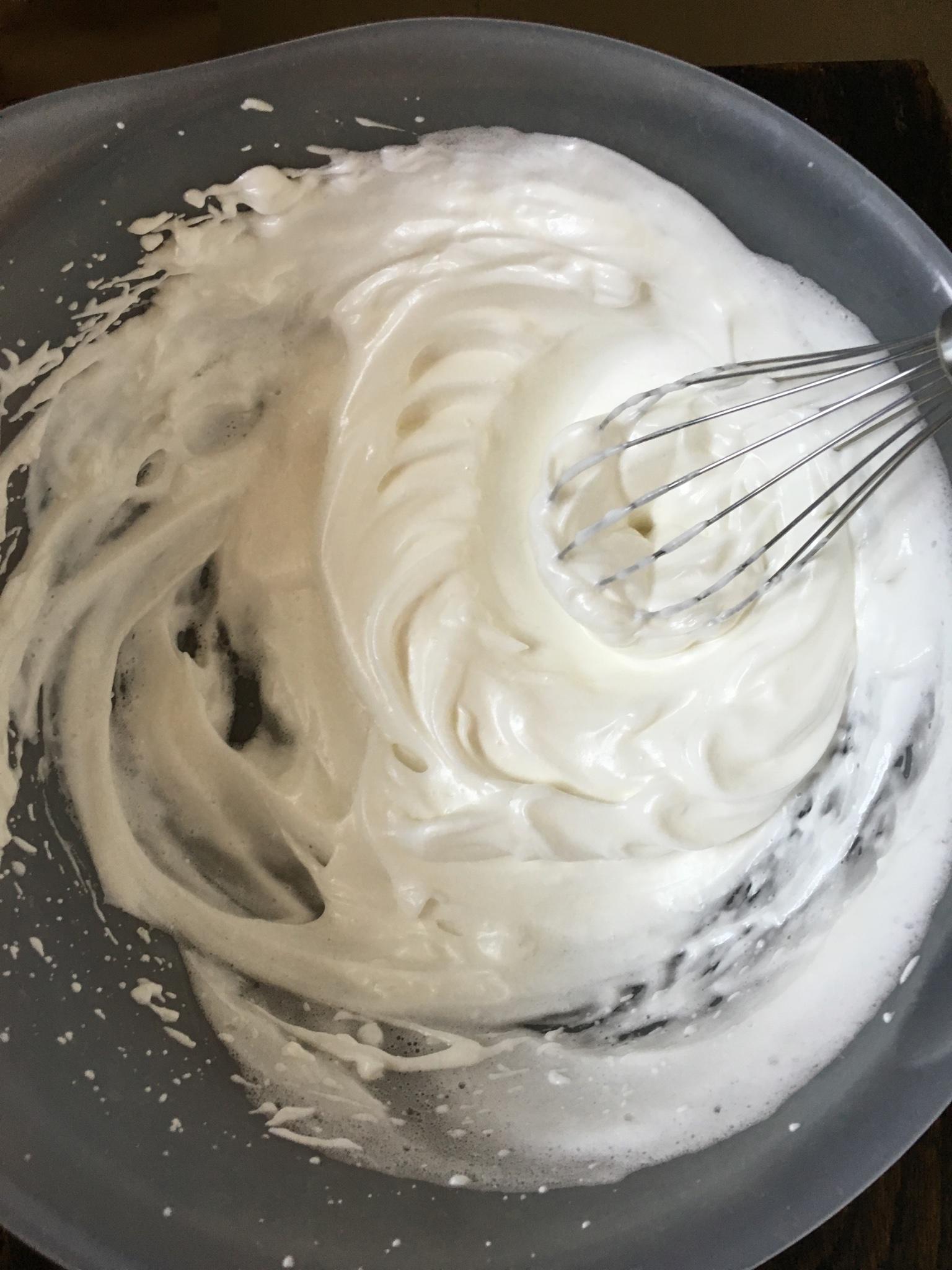 奶油戚風杯子蛋糕（也可做六寸戚風蛋糕）的做法 步骤9