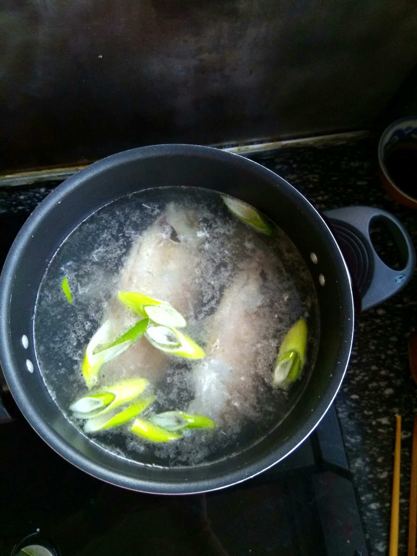 絲瓜豆腐鯽魚湯的做法 步骤5