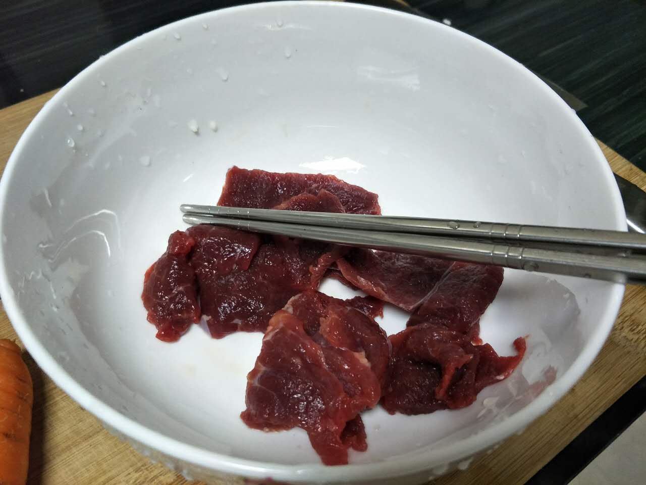 口味清淡的牛肉花菜面【開放式廚房】的做法 步骤1