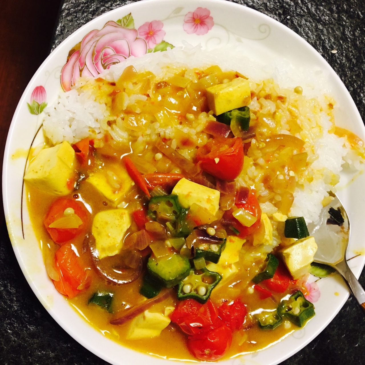 咖喱秋葵番茄豆腐飯的做法 步骤6