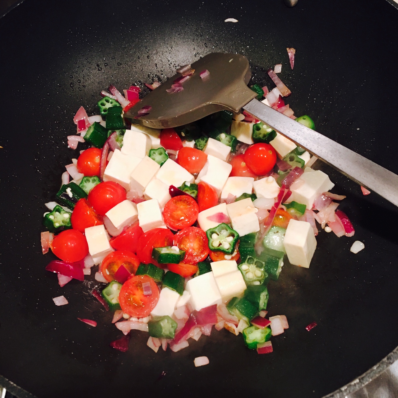 咖喱秋葵番茄豆腐飯的做法 步骤5