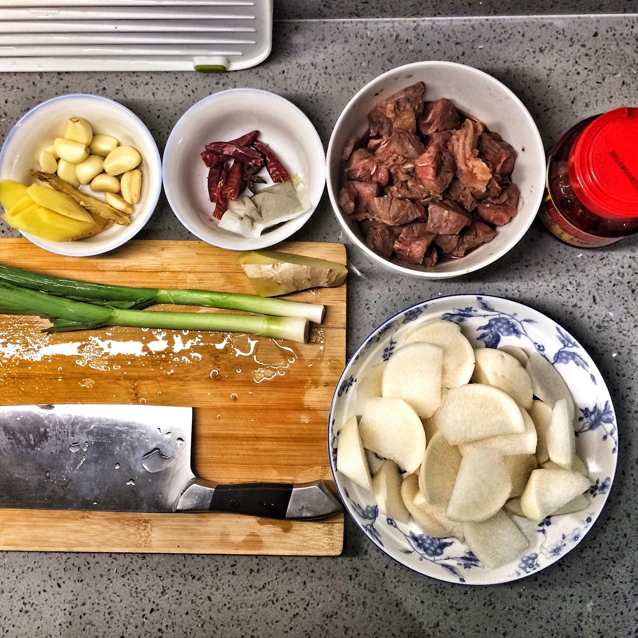 湘味黃燜白蘿卜牛肉的做法 步骤1