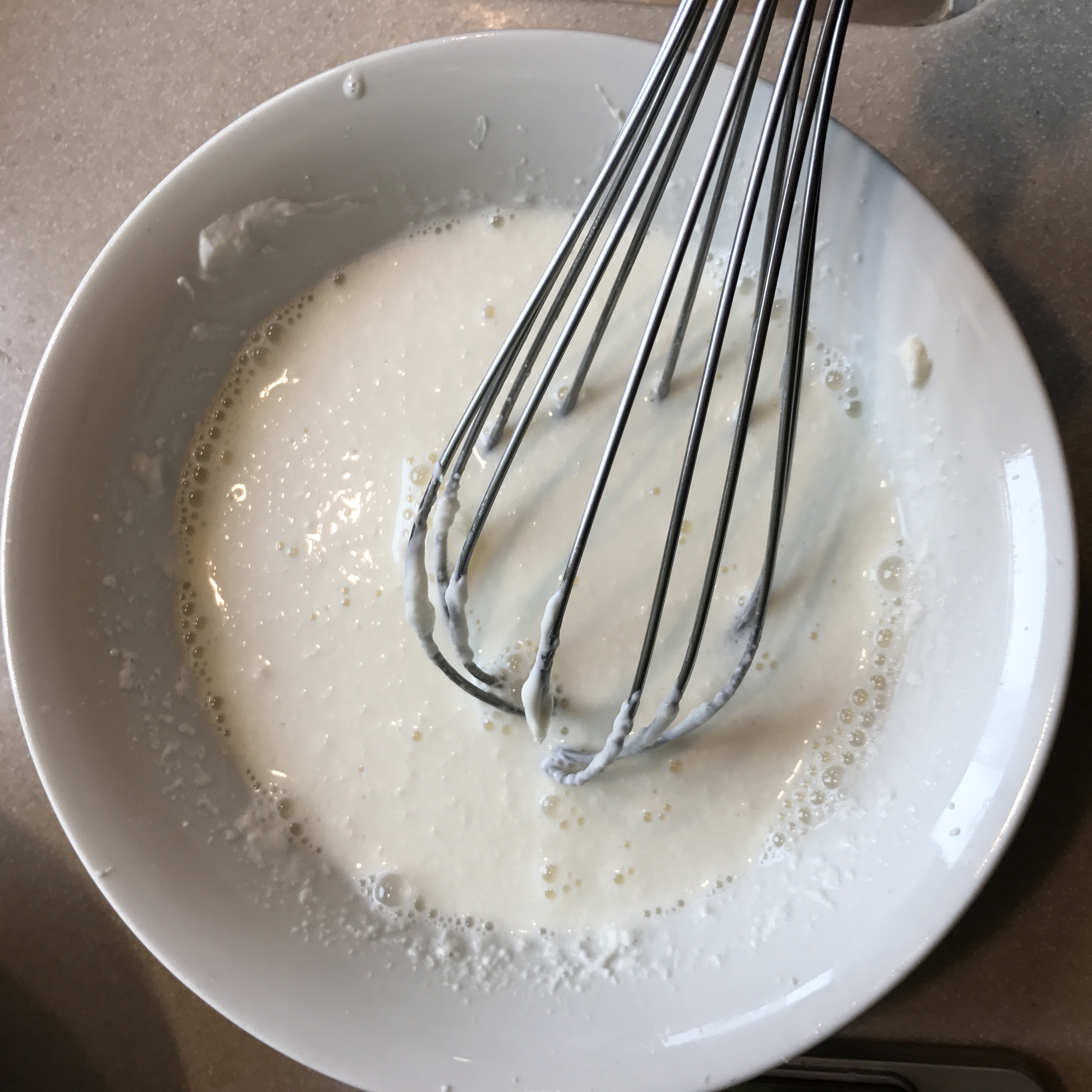 奶油乳酪蘑菇雲戚風蛋糕的做法 步骤1