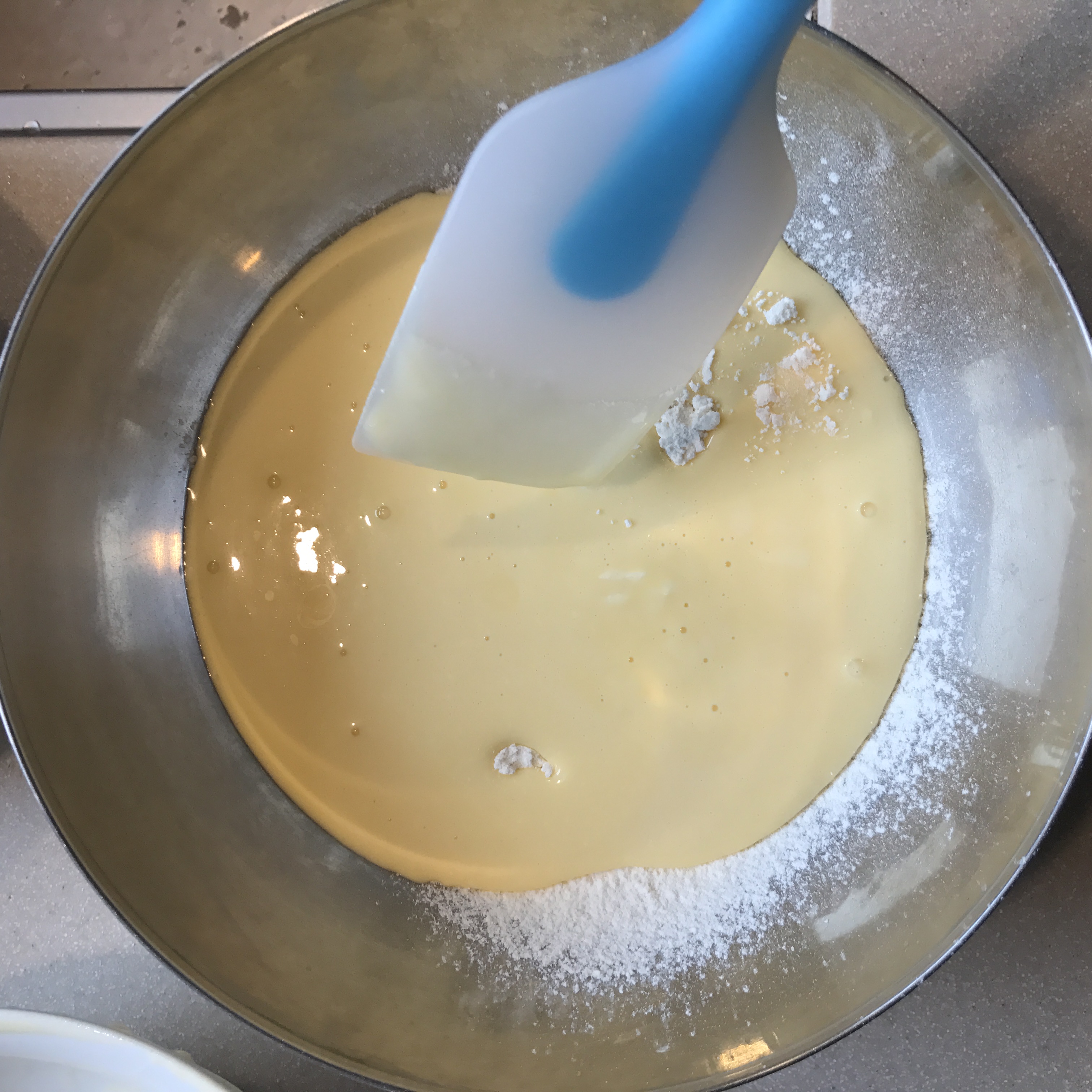 奶油乳酪蘑菇雲戚風蛋糕的做法 步骤8