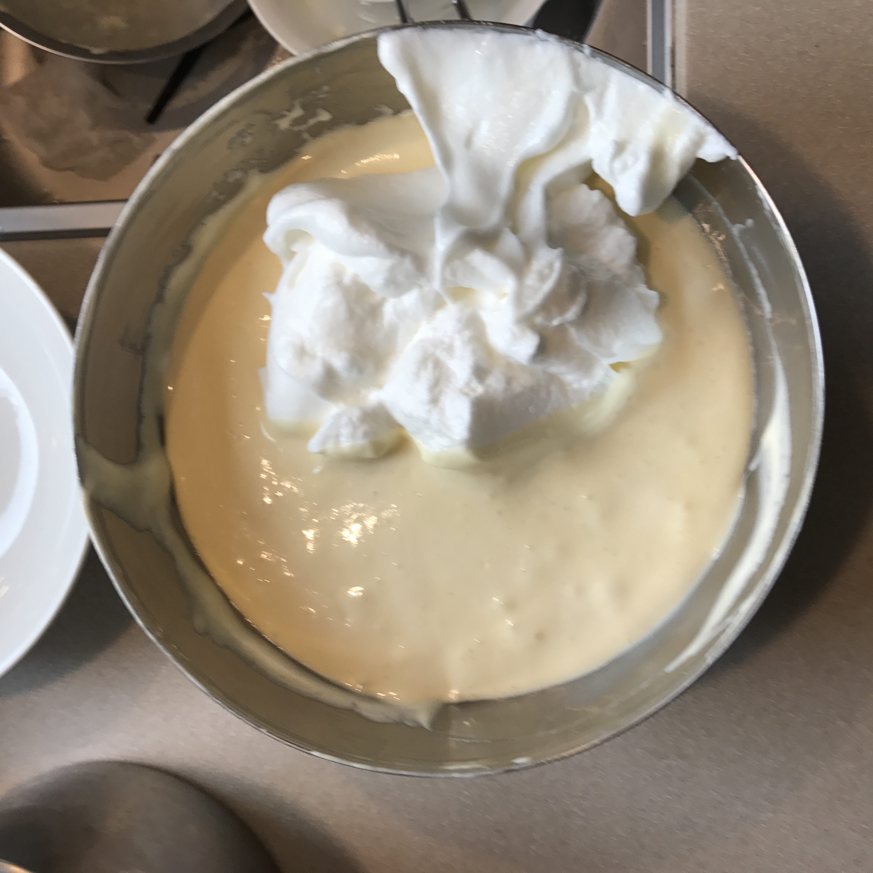 奶油乳酪蘑菇雲戚風蛋糕的做法 步骤11