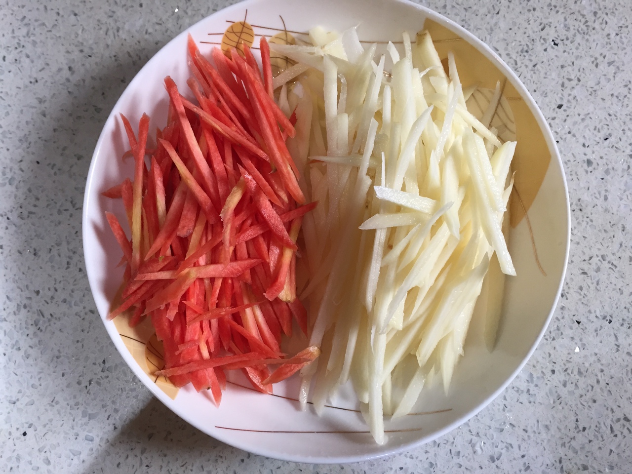 胡蘿卜土豆絲的做法 步骤1