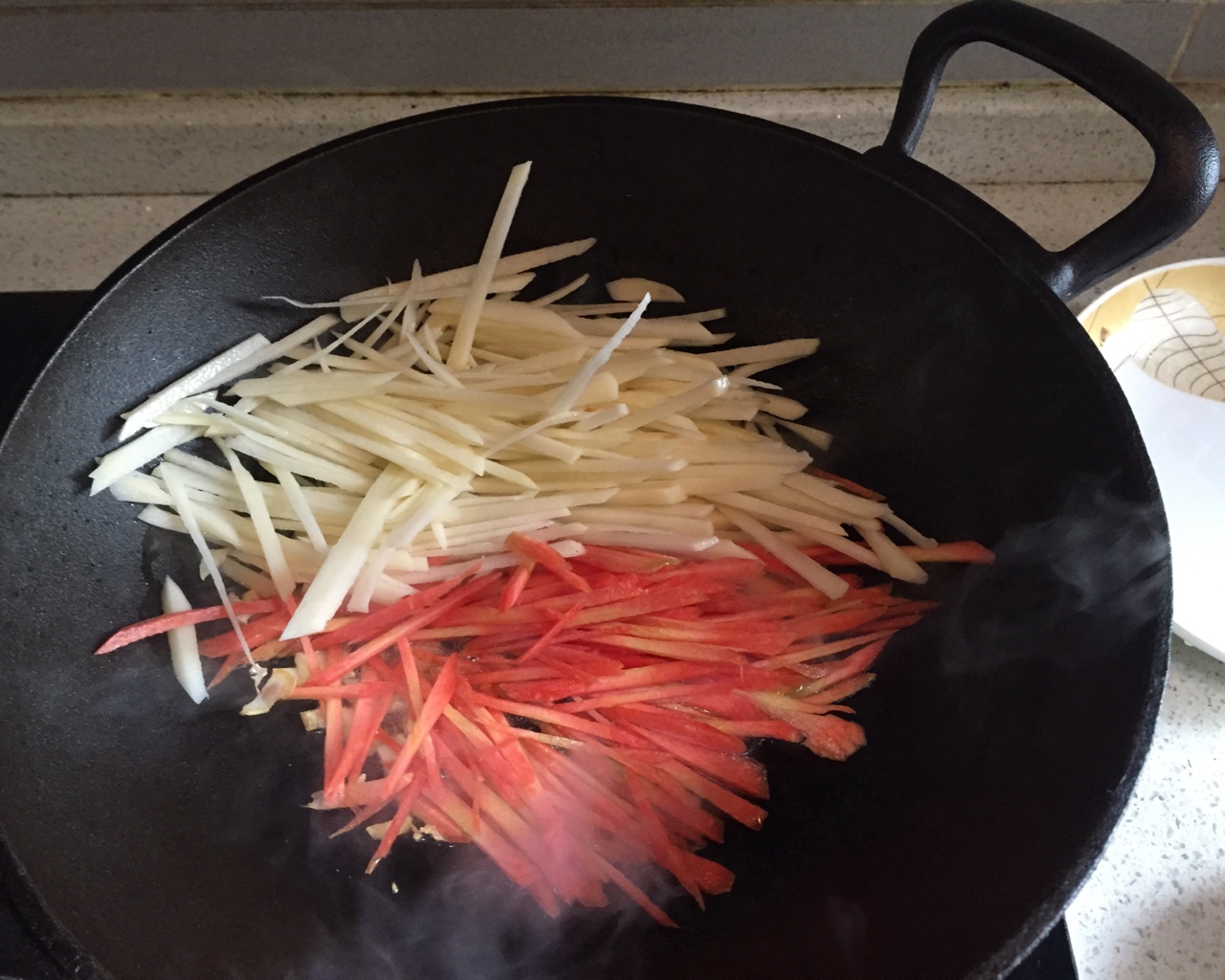 胡蘿卜土豆絲的做法 步骤3