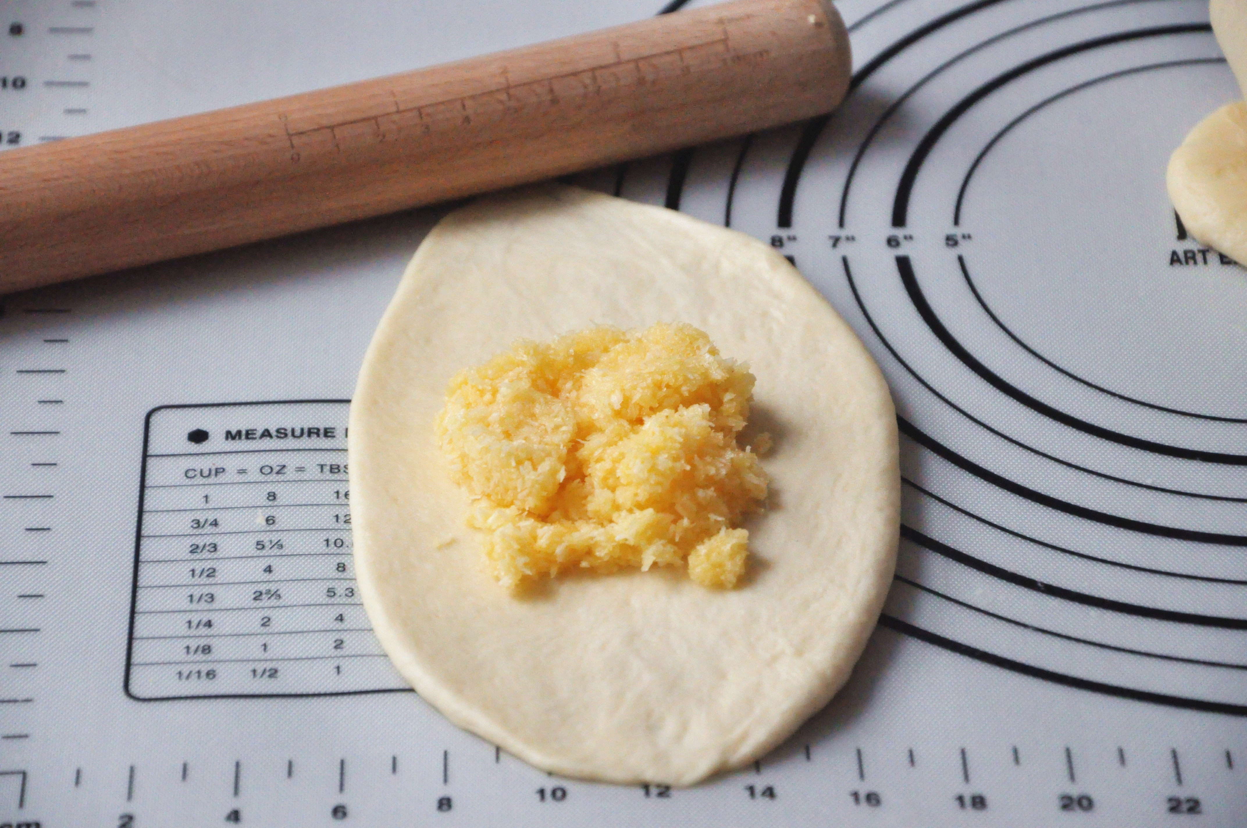 淡奶油椰蓉面包卷的做法 步骤10