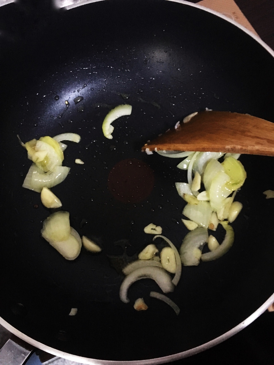 萵筍羅勒葉炒豬肉碎的做法 步骤3