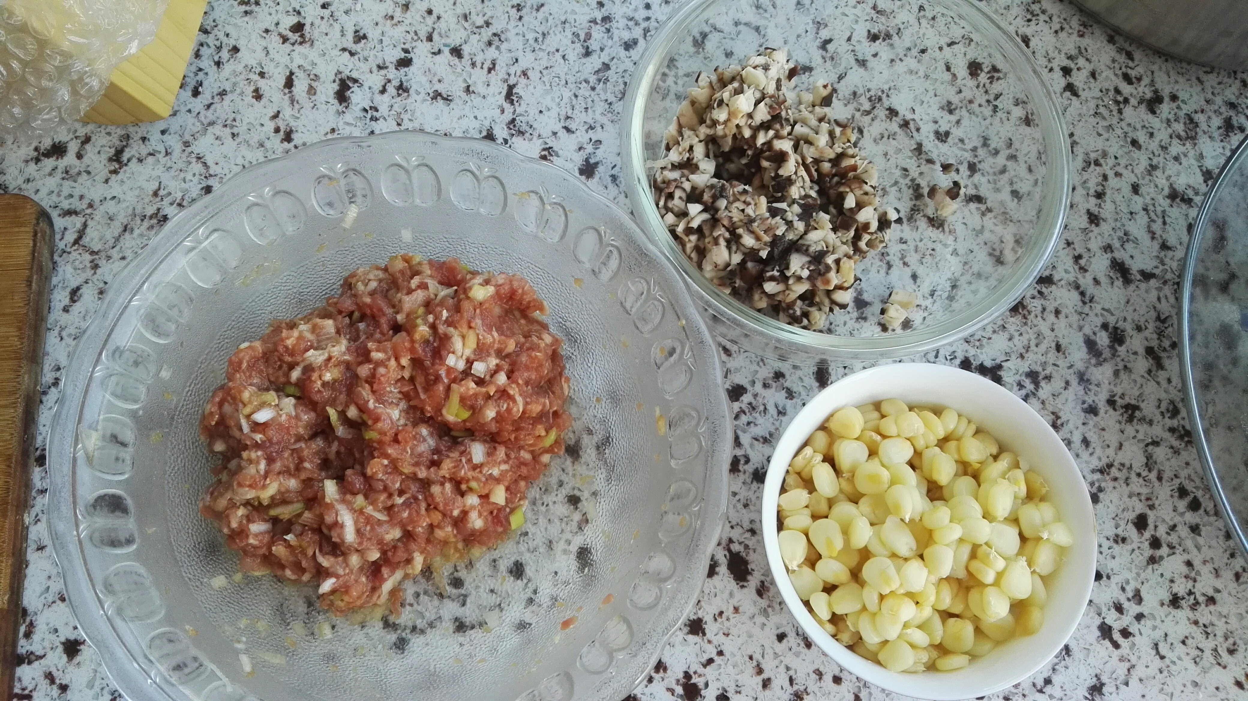 香菇玉米豬肉水餃的做法 步骤1