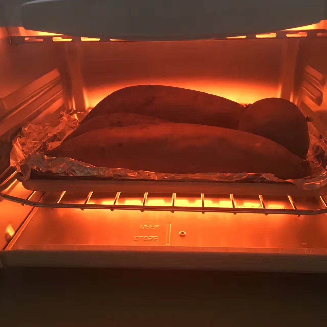 烤箱版烤地瓜的做法 步骤1