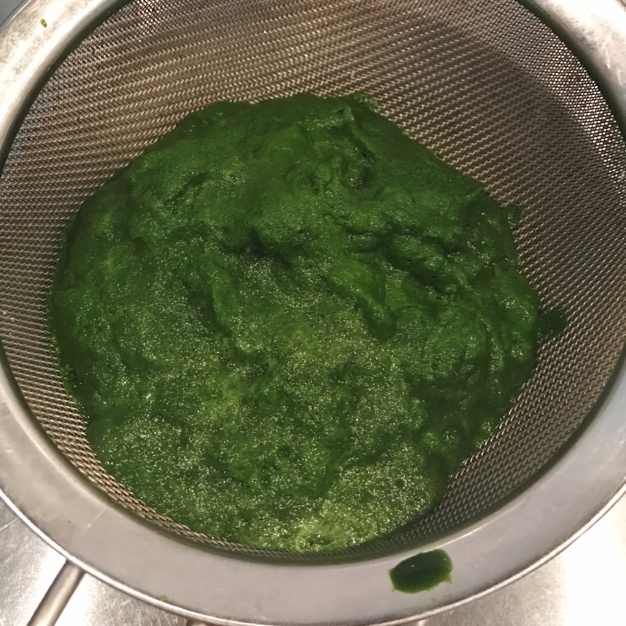 斑蘭（香蘭）蛋糕/綠蛋糕（新鮮斑蘭葉汁的做法 步骤2
