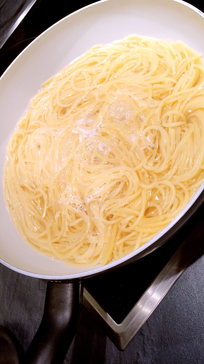 經典番茄醬汁意面 Spaghetti Bolognese的做法 步骤2