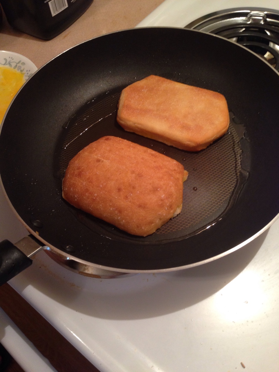 快手營養早餐之蒜香面包攤雞蛋的做法 步骤7