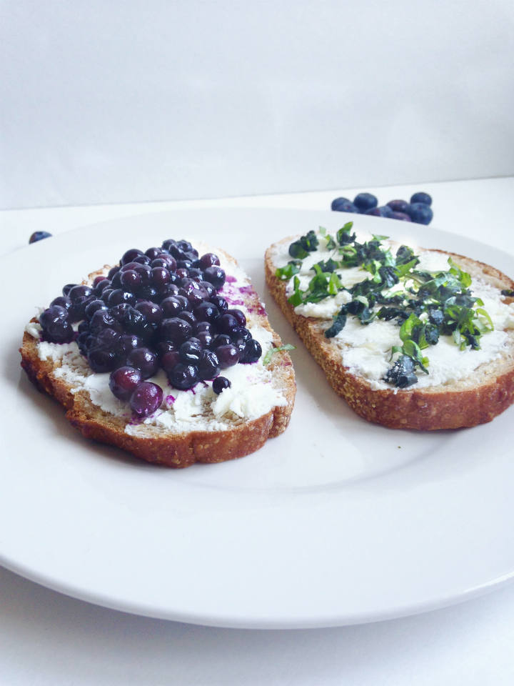 Blueberry Basil & Goat Cheese Panini Sandwich的做法 步骤4