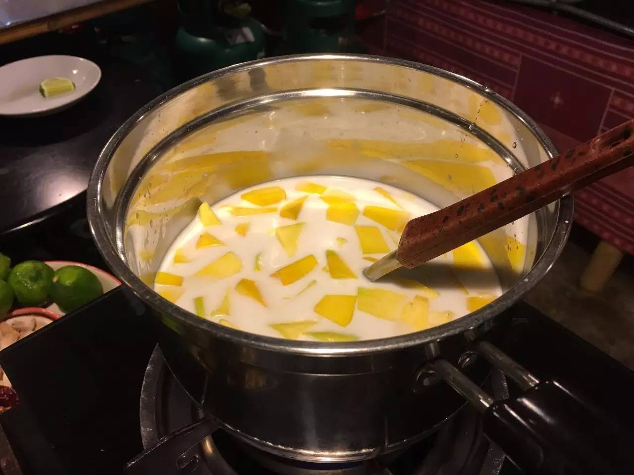 泰式甜品　椰奶炖南瓜的做法 步骤1