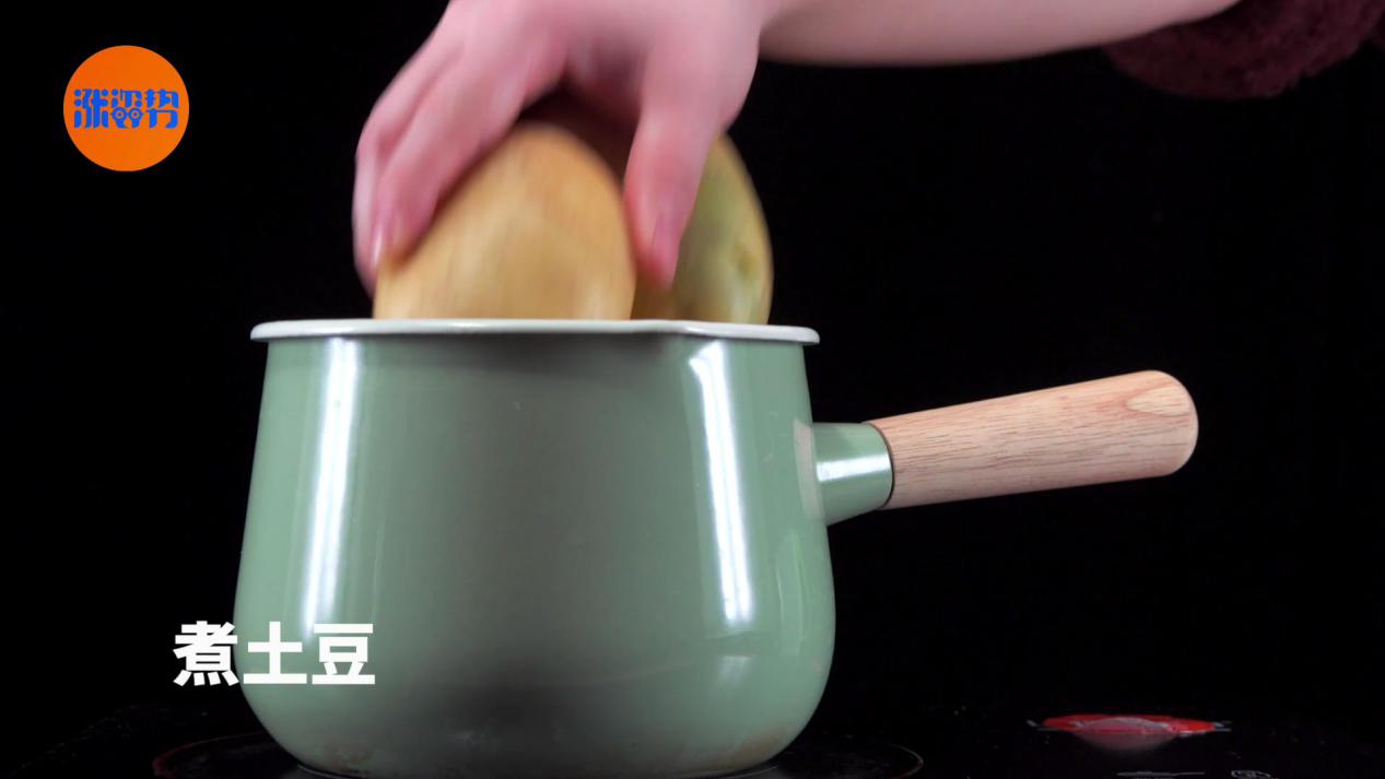 土豆的花式吃法，4種零失手料理秒殺土豆絲的做法 步骤13
