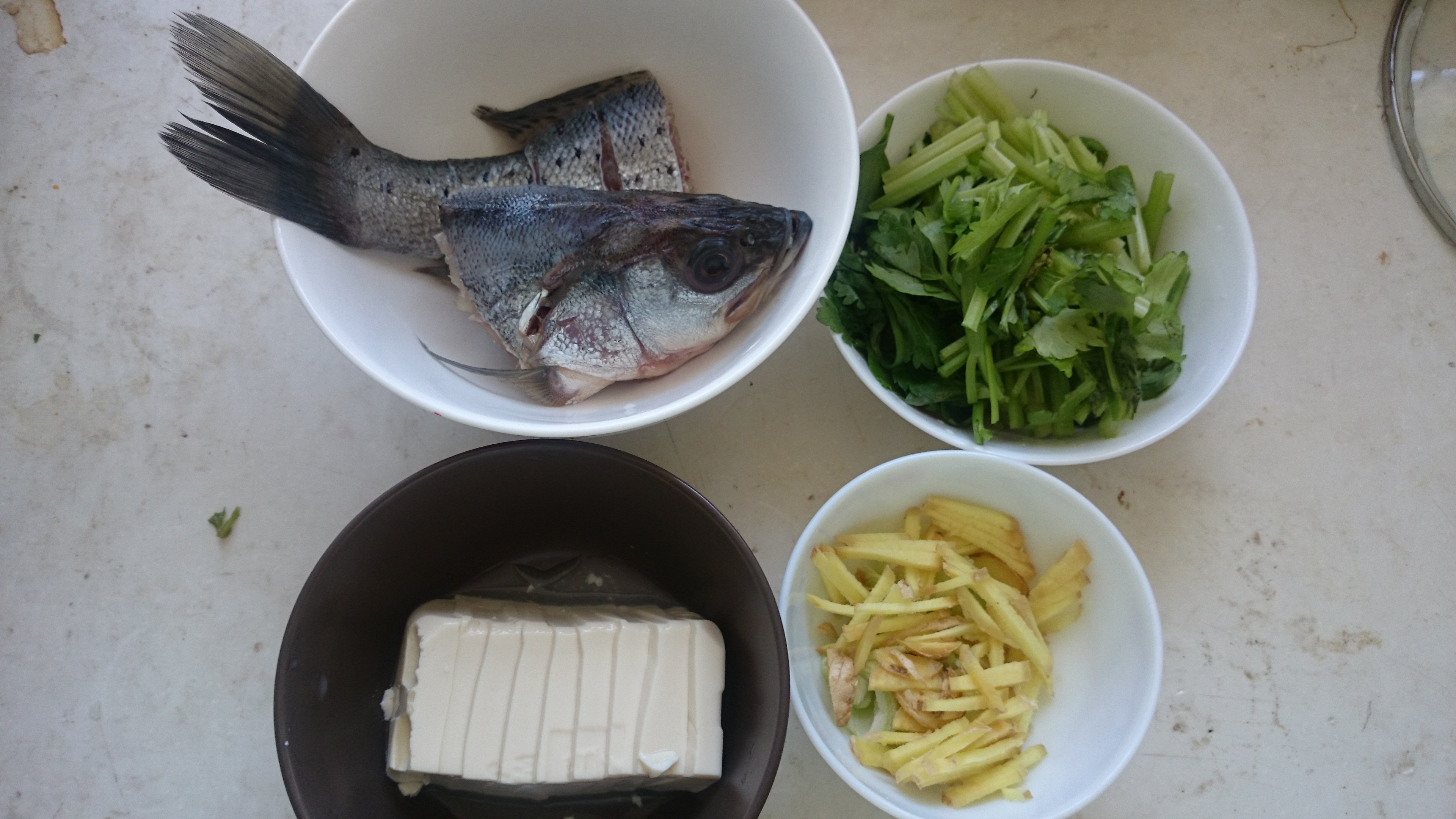 家常鱸魚湯的做法 步骤2