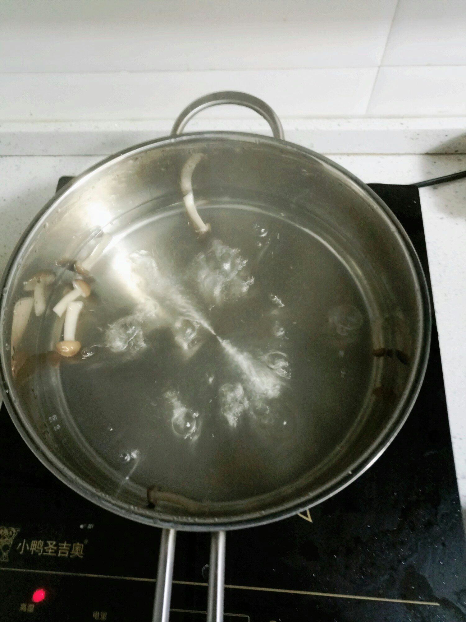 南瓜蘑菇濃湯（寶寶輔食，適合7+寶貝）的做法 步骤2
