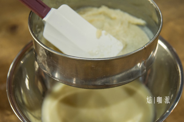 杏仁牛奶布丁的做法 步骤5