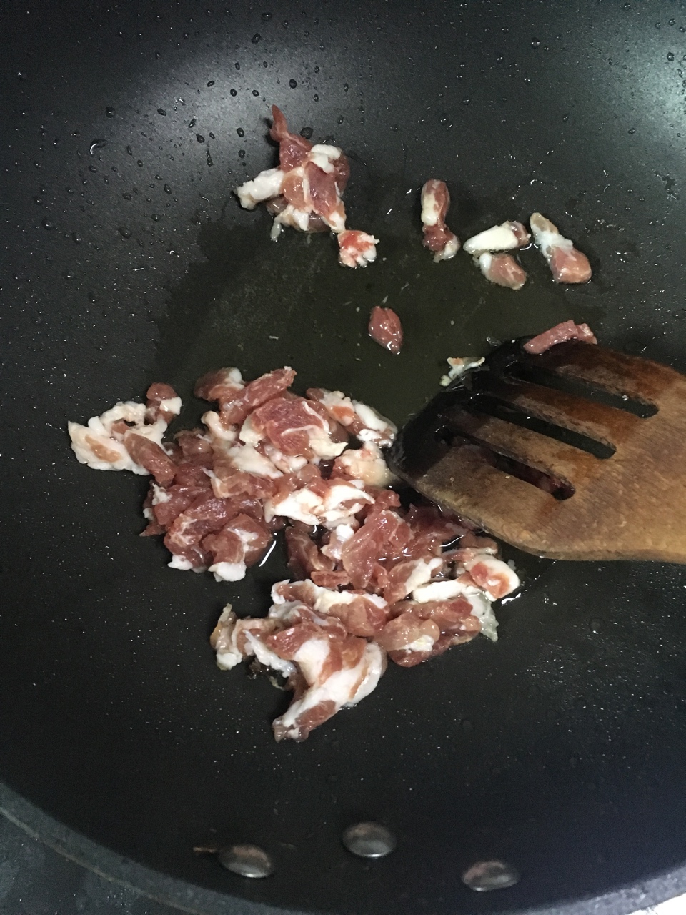 花菜炒肉的做法 步骤2