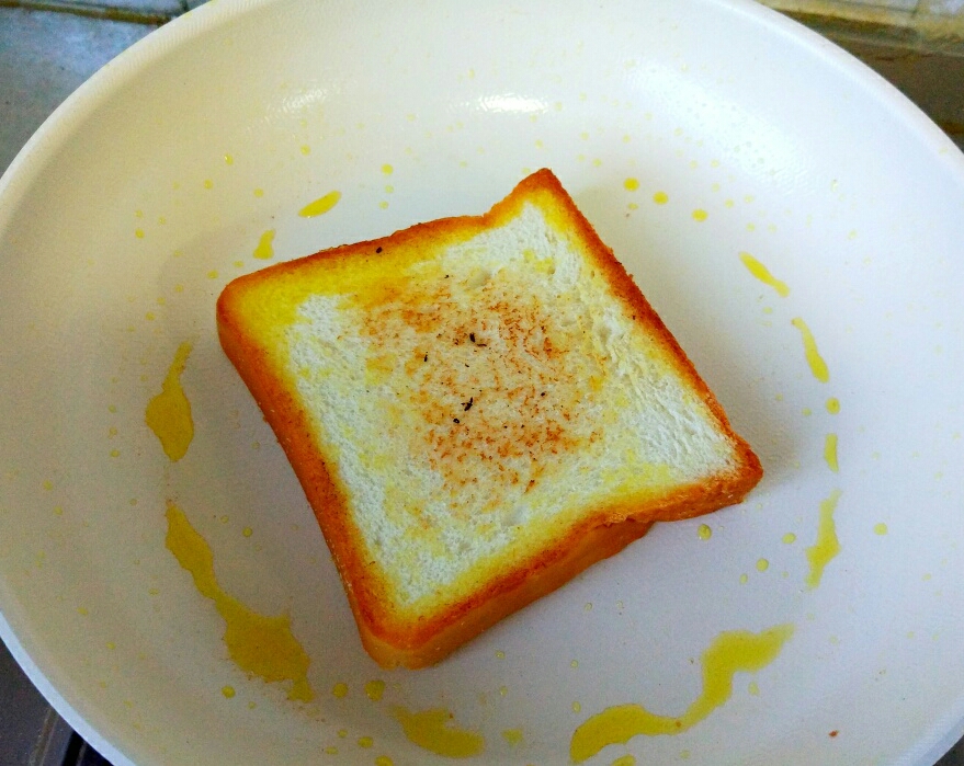 雞蛋火腿三明治的做法 步骤8