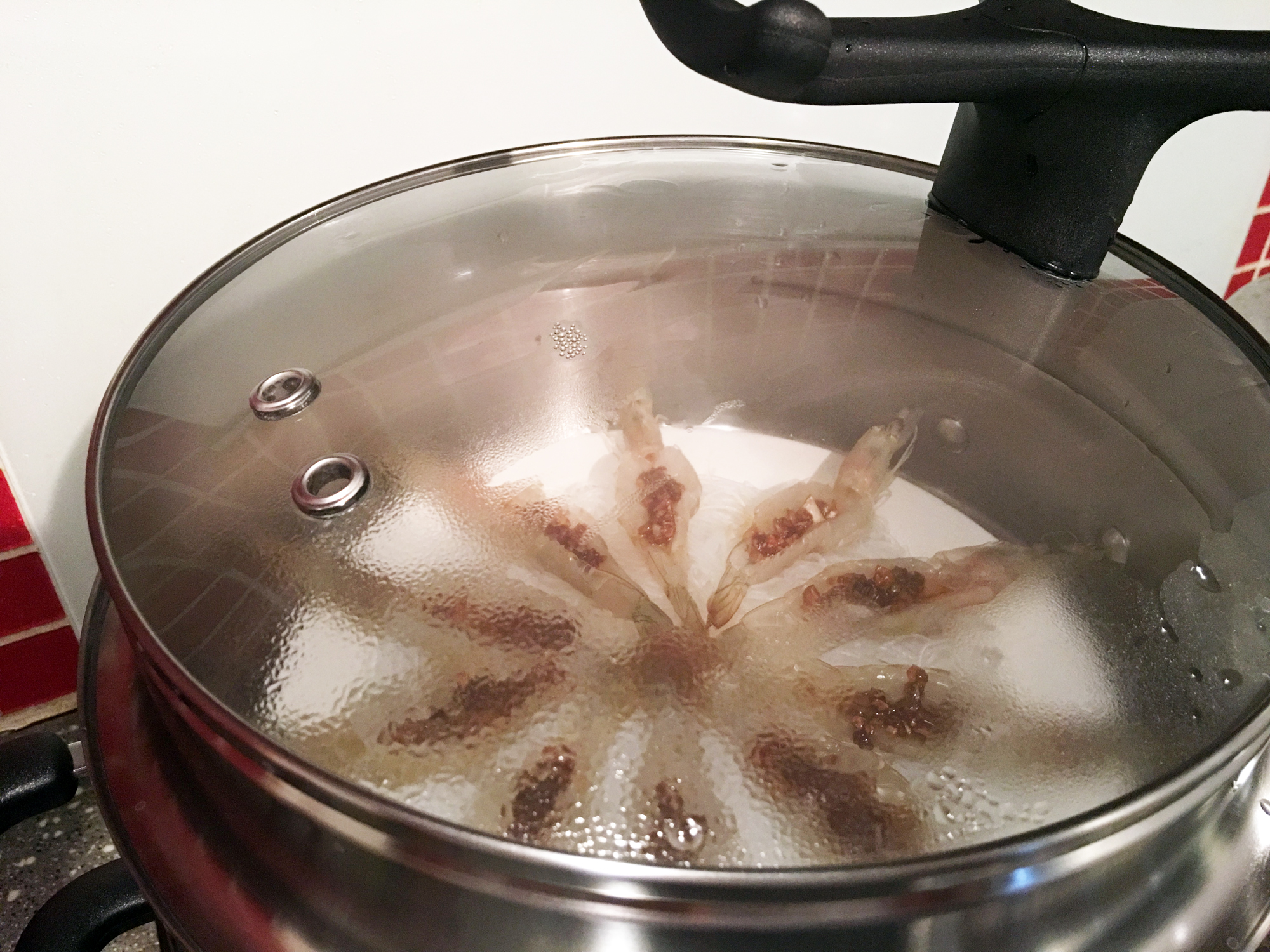 #快手烹鮮,慢享團圓#蒜蓉粉絲蒸蝦的做法 步骤1