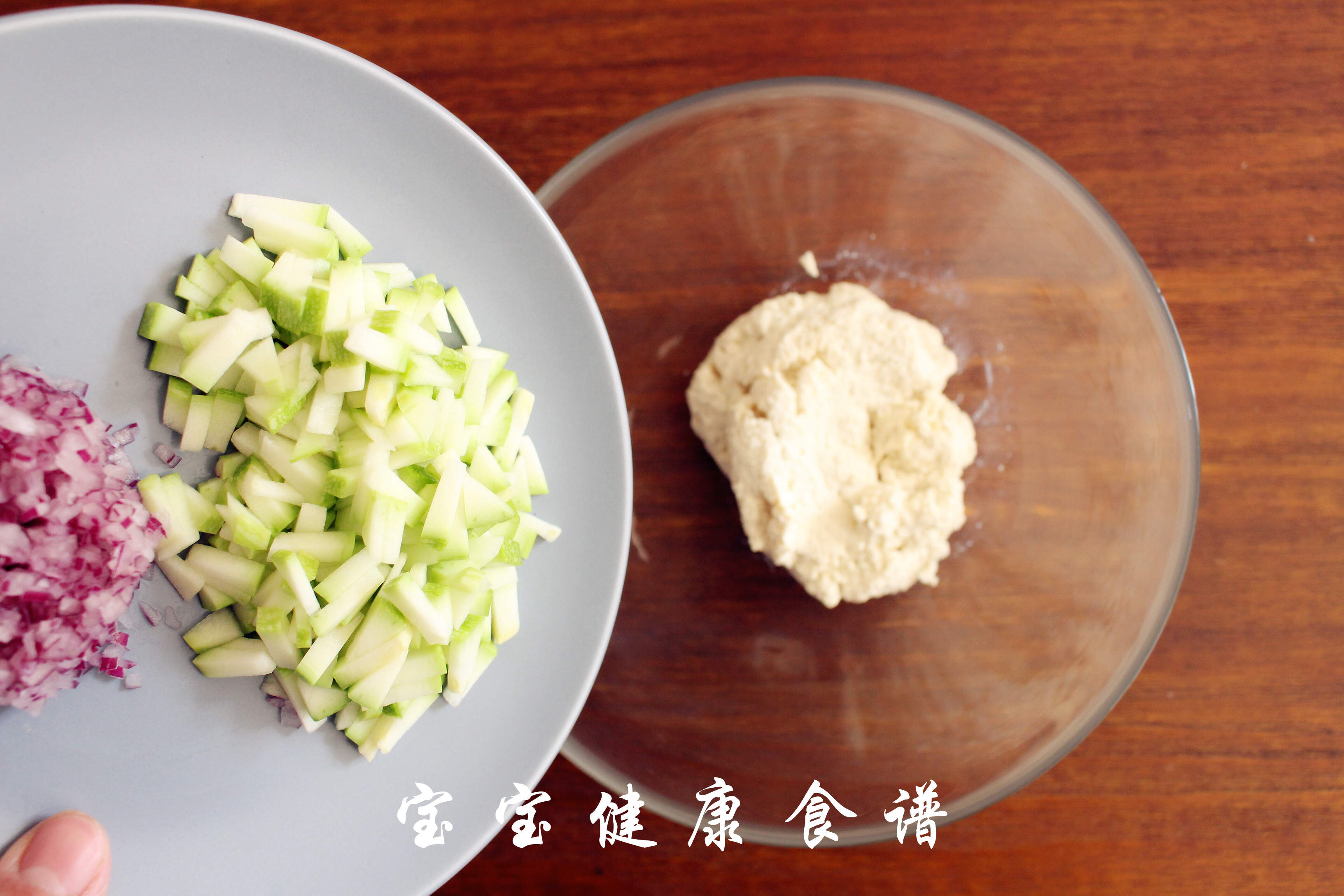 西葫蘆豆腐餅 寶寶健康食譜的做法 步骤3