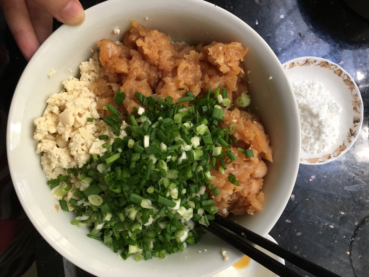 減肥期便當菜——豆腐雞肉丸的做法 步骤2