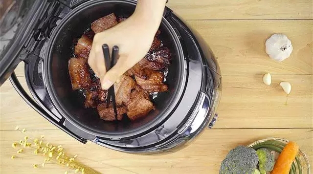 電飯鍋蜜汁叉燒肉的做法 步骤3