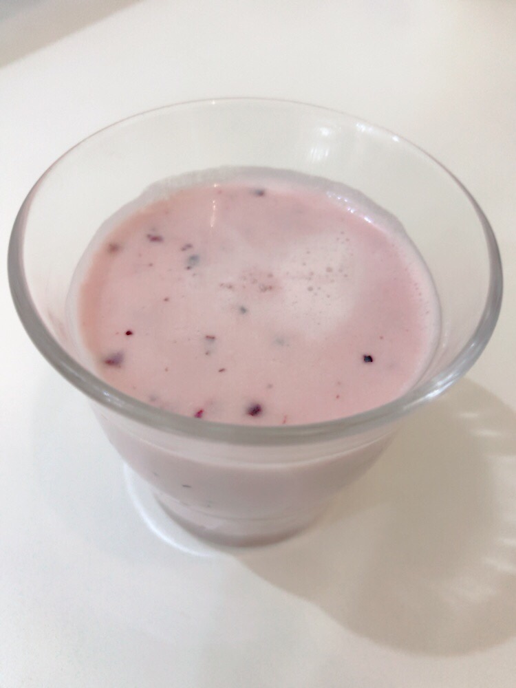 益力多藍莓奶昔的做法 步骤3