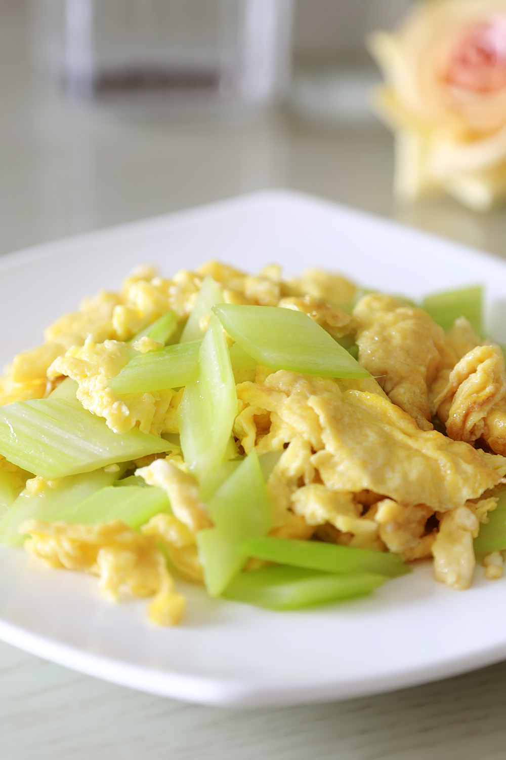 健康素食主義︰西芹炒雞蛋的做法 步骤9