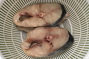 滿滿親情味兒︰羅勒香煎馬鮫魚的做法 步骤1