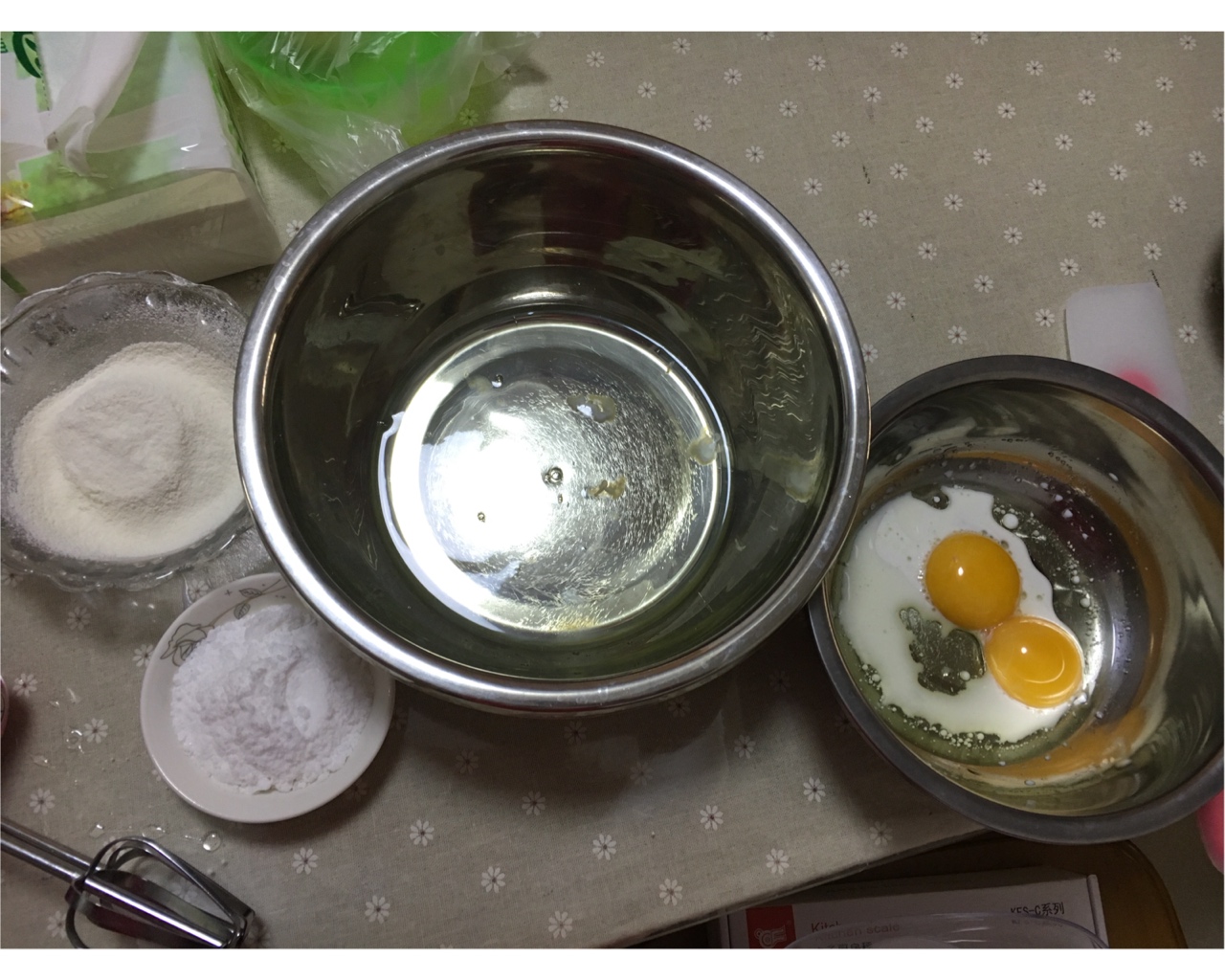 戚風蛋糕卷（酸奶夾心）的做法 步骤1