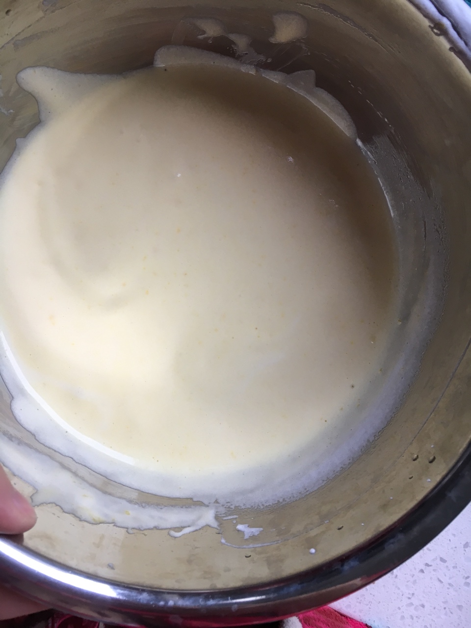 戚風蛋糕卷（酸奶夾心）的做法 步骤5