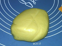 台式蓮蓉蛋黃月餅的做法 步骤4