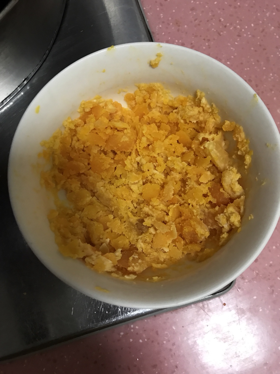 咸蛋黃炒南瓜的做法 步骤3