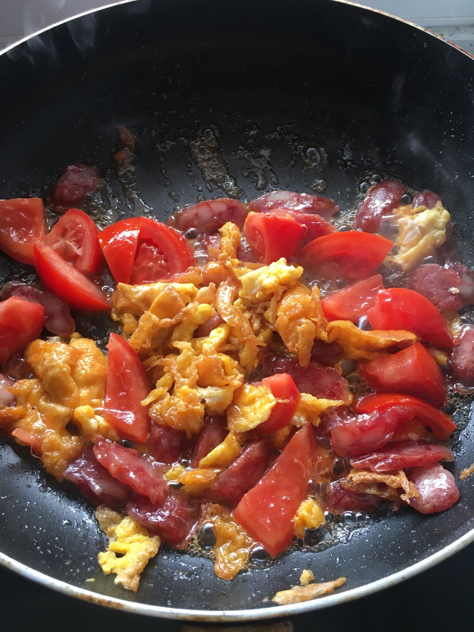 番茄雞蛋香腸炒飯的做法 步骤3