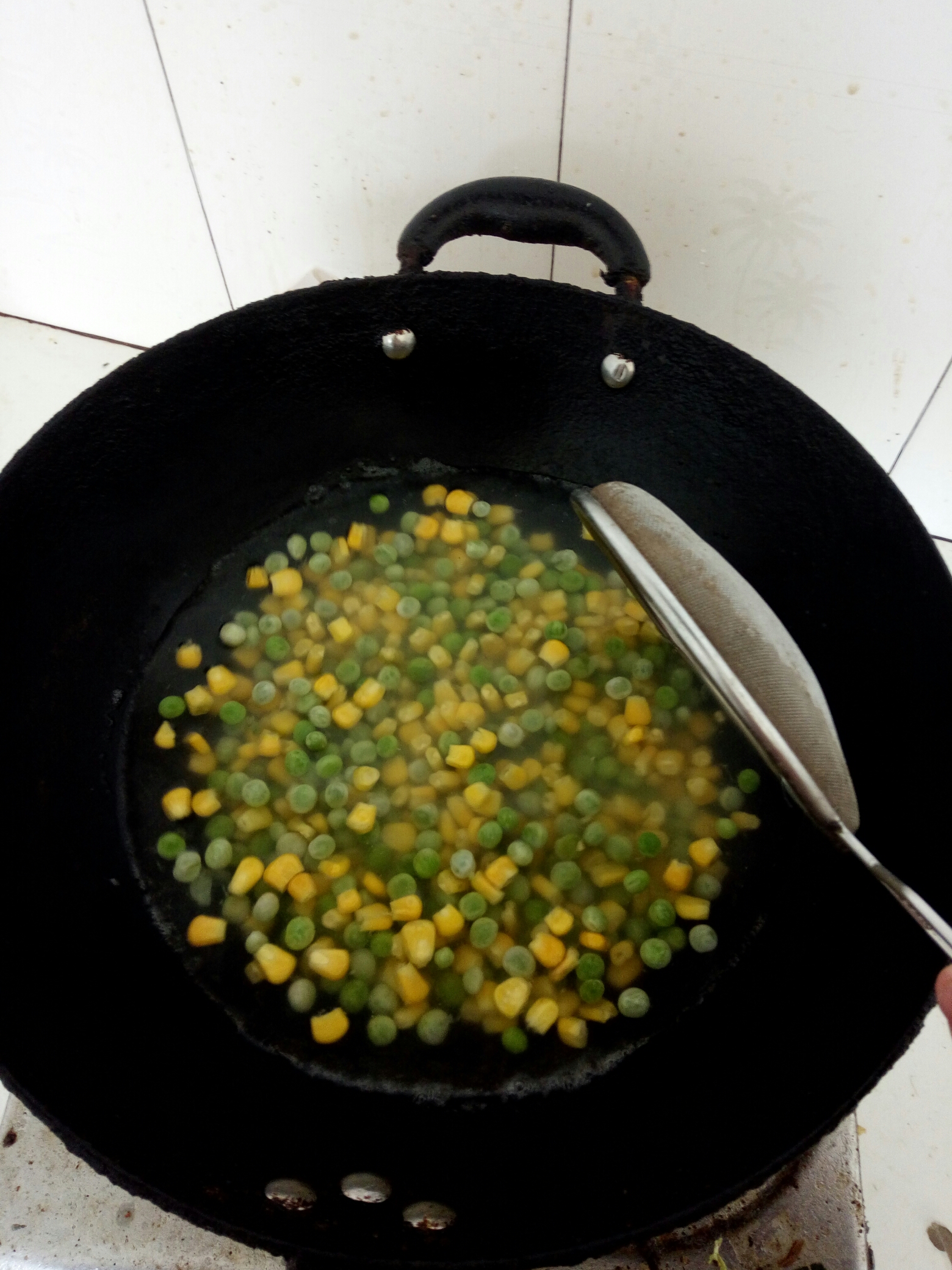 省事系列之豌豆玉米粒的做法 步骤3