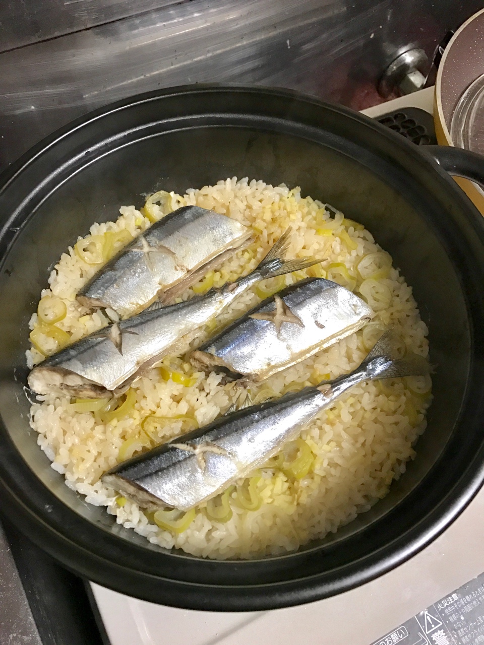 砂鍋秋刀魚飯的做法 步骤7