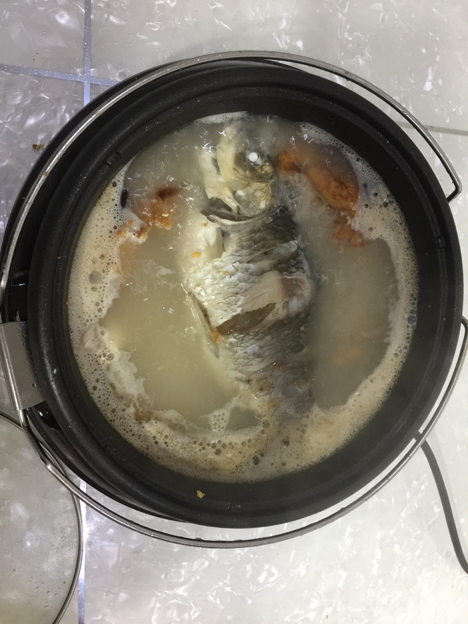 清炖野生鯽魚湯的做法 步骤9