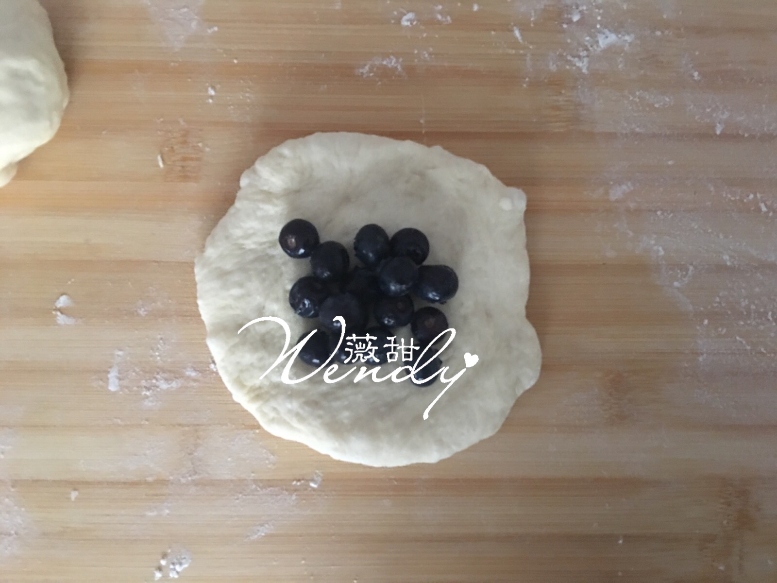 超軟的藍莓爆漿歐包的做法 步骤4