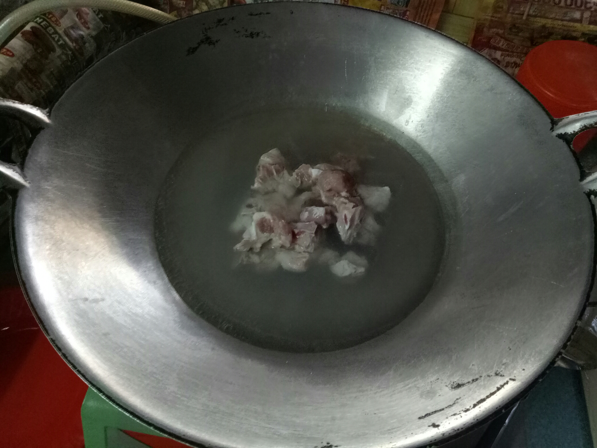 白蘿卜海帶排骨湯的做法 步骤3