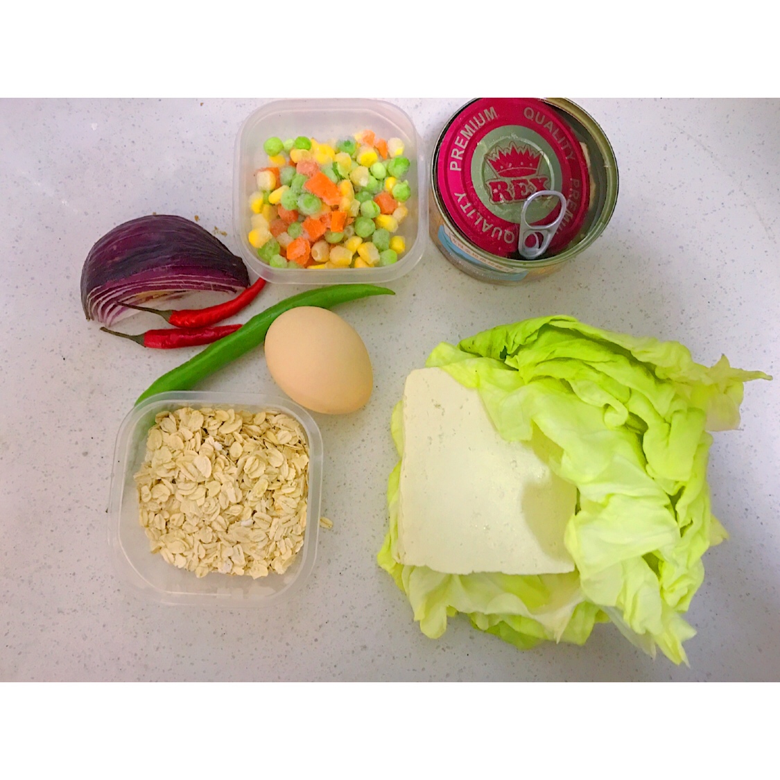 #低卡料理# 金槍魚蔬菜燕麥豆腐餅的做法 步骤1