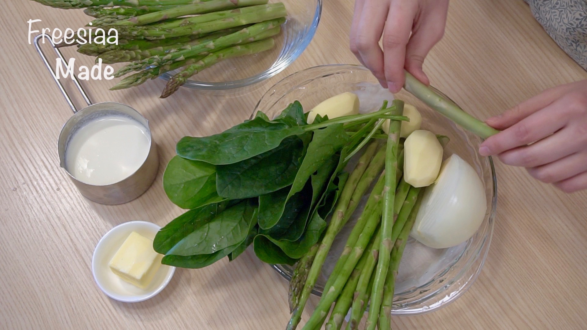 視頻︰蘆筍濃湯∼好有春天的味道的做法 步骤1