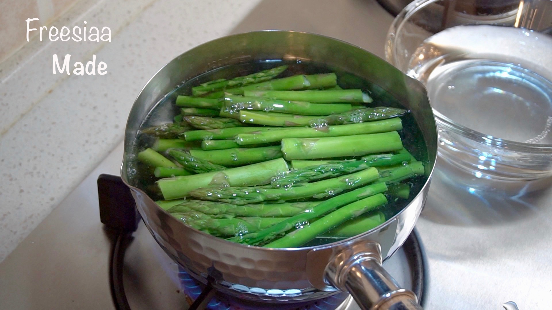 視頻︰蘆筍濃湯∼好有春天的味道的做法 步骤5