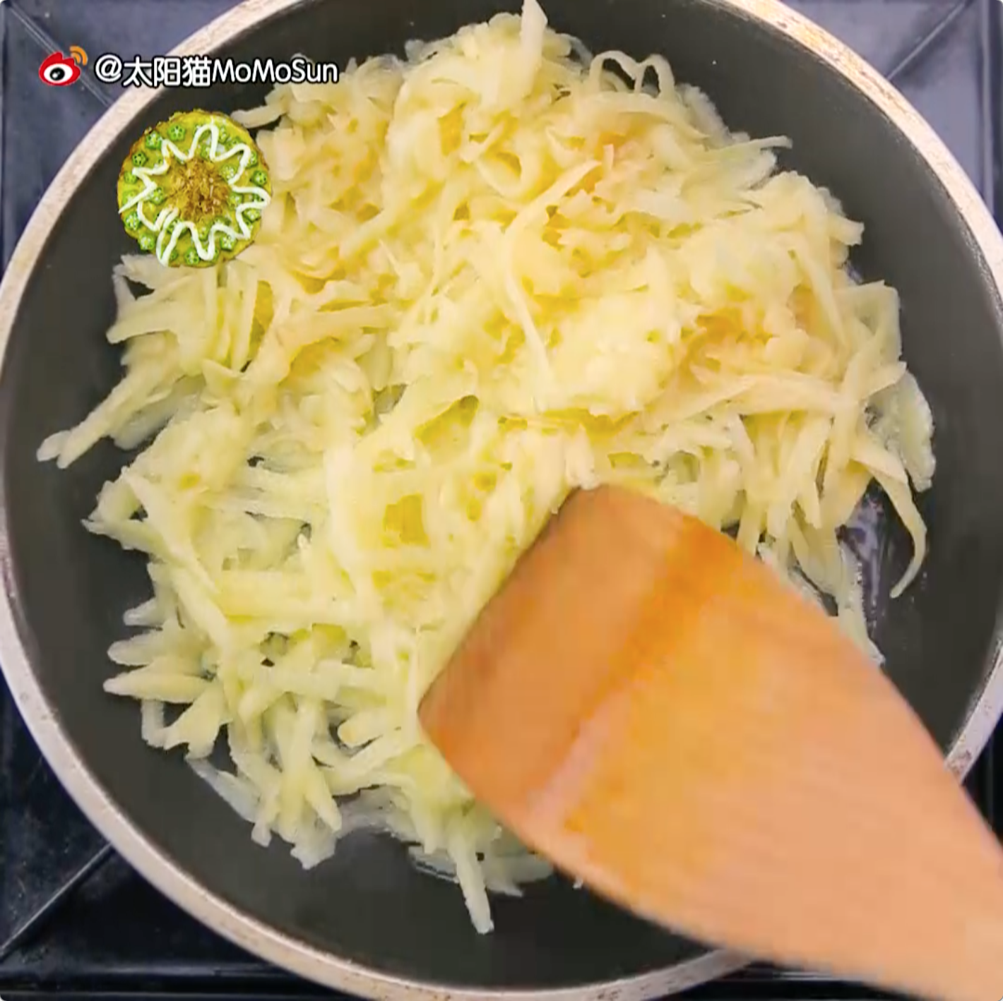秋葵雞蛋土豆餅∣太陽貓早餐的做法 步骤2