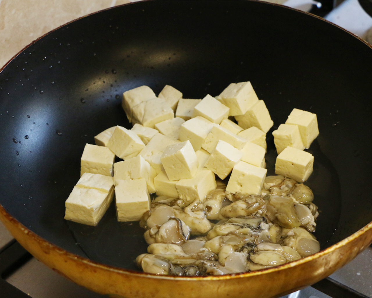 彼得海鮮—高蛋白滋補湯之牡蠣豆腐湯的做法 步骤2