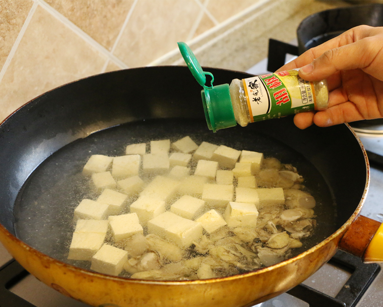 彼得海鮮—高蛋白滋補湯之牡蠣豆腐湯的做法 步骤4