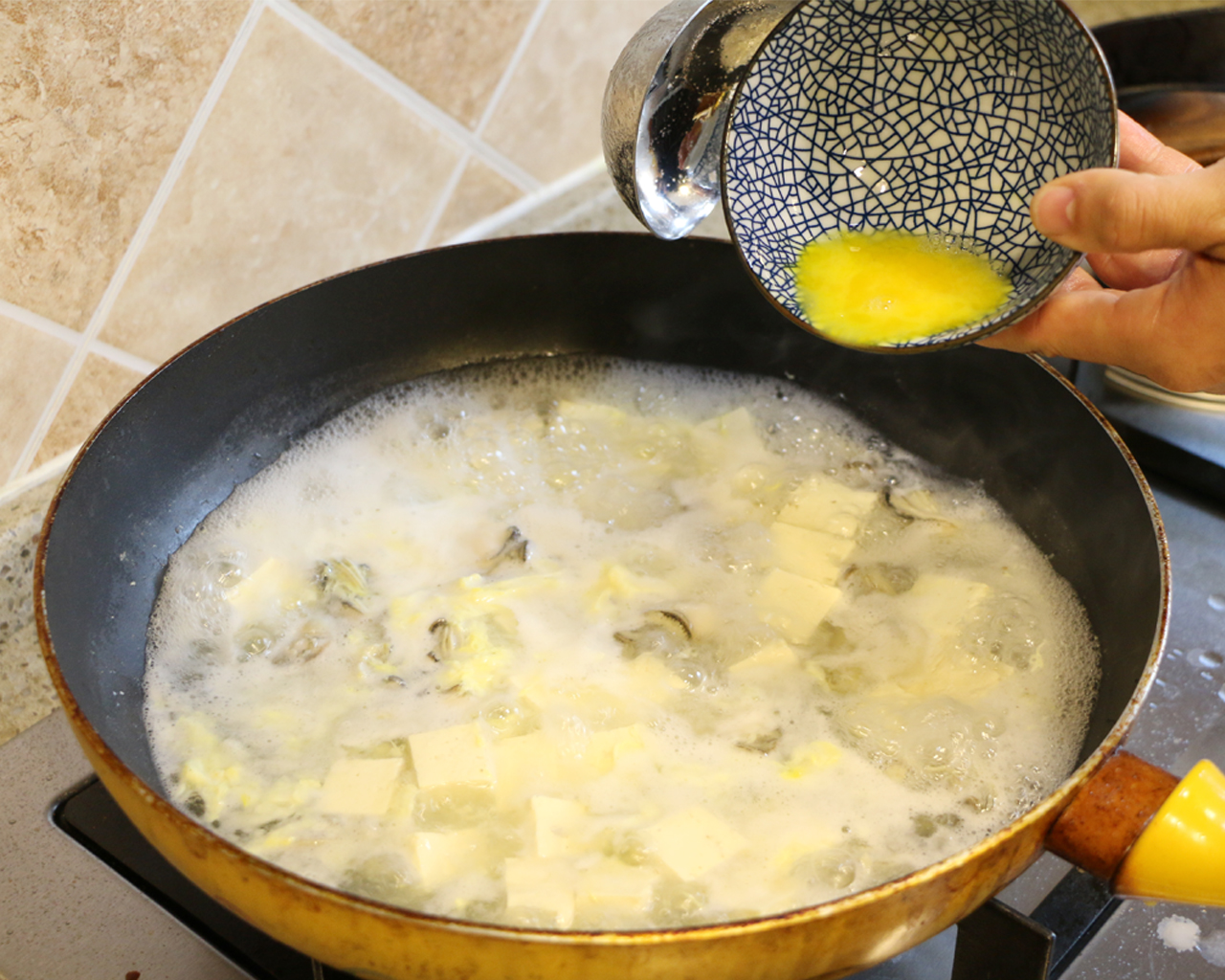 彼得海鮮—高蛋白滋補湯之牡蠣豆腐湯的做法 步骤6